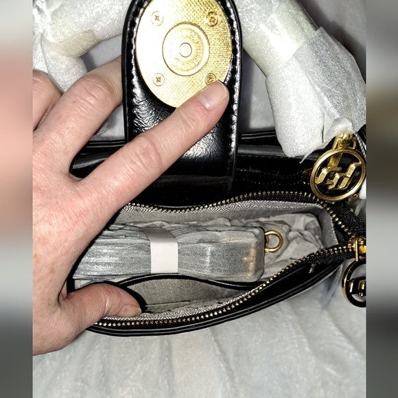 NWT!! TRENDY PATENT LEATHER SATCHEL - Picture 13 of 14